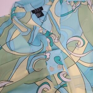RQT Woman Button Down Shirt Womens 3X Blue Green Psychedelic Swirl Excellent